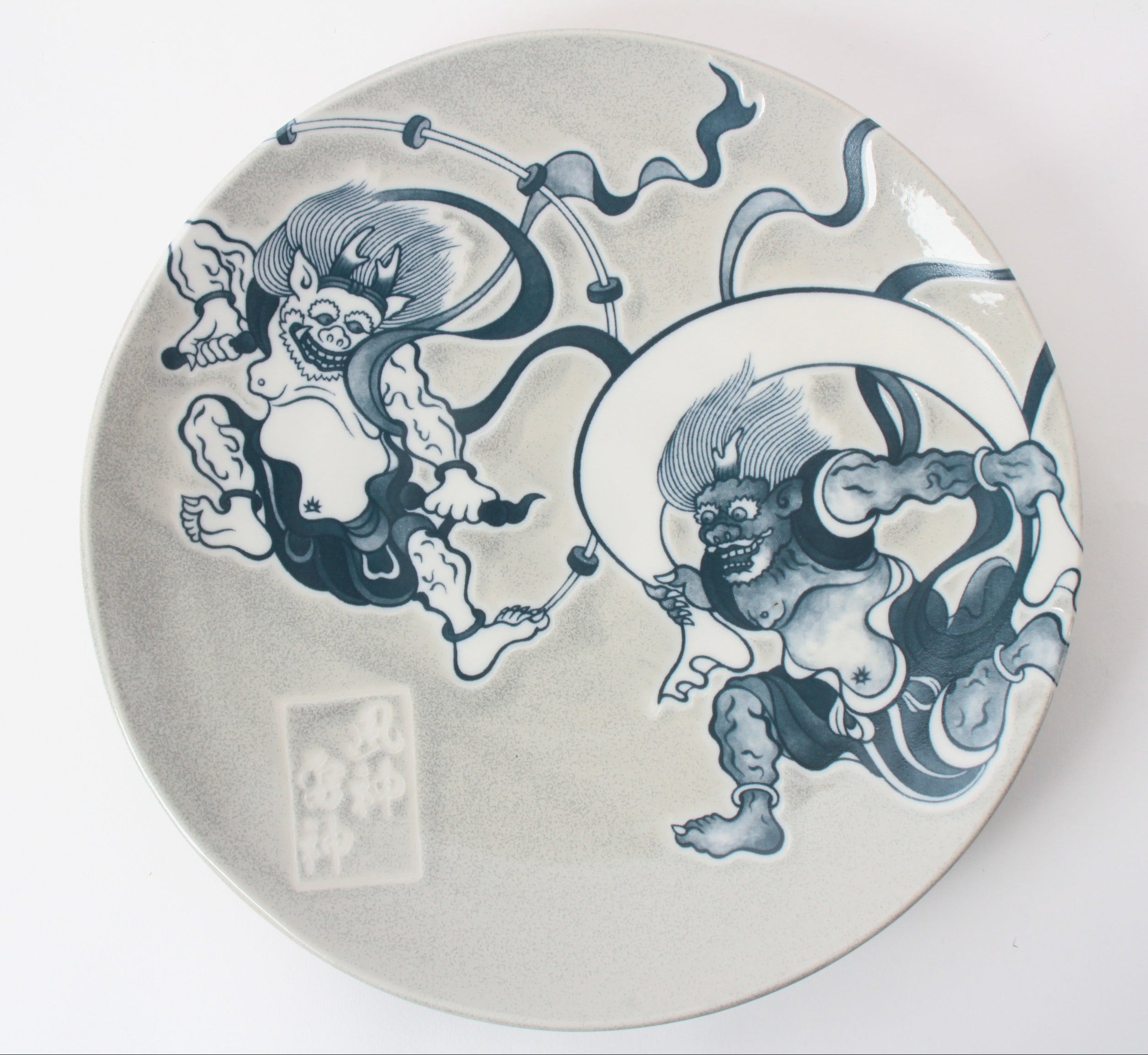 Mino ware Japanese Ceramic 10.1 inch Round Large Plate Gray Wind God and Thunder God made in Japan