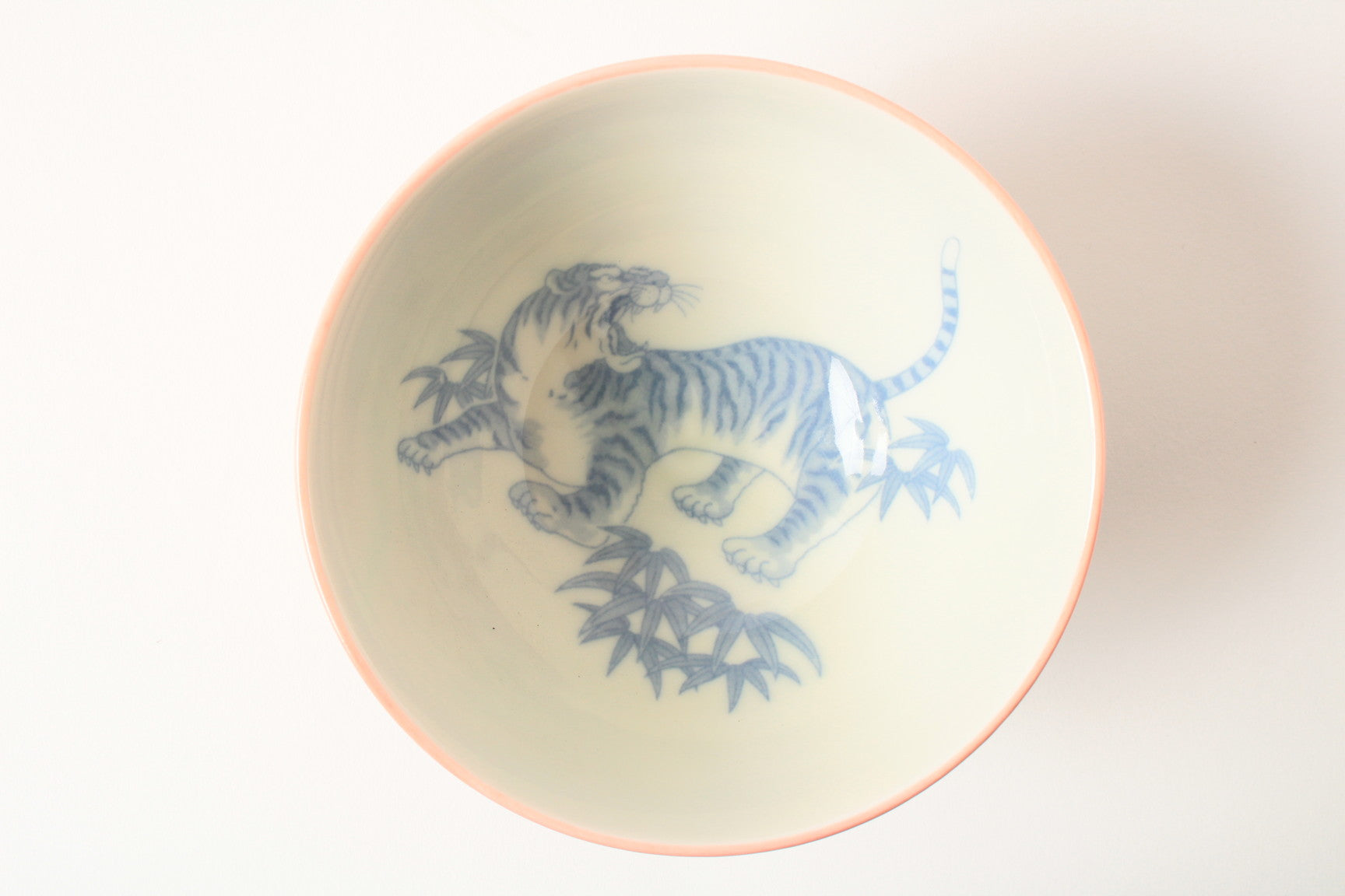 Mino ware Japanese Ceramics Rice Bowl Roaring Tiger Red made in Japan