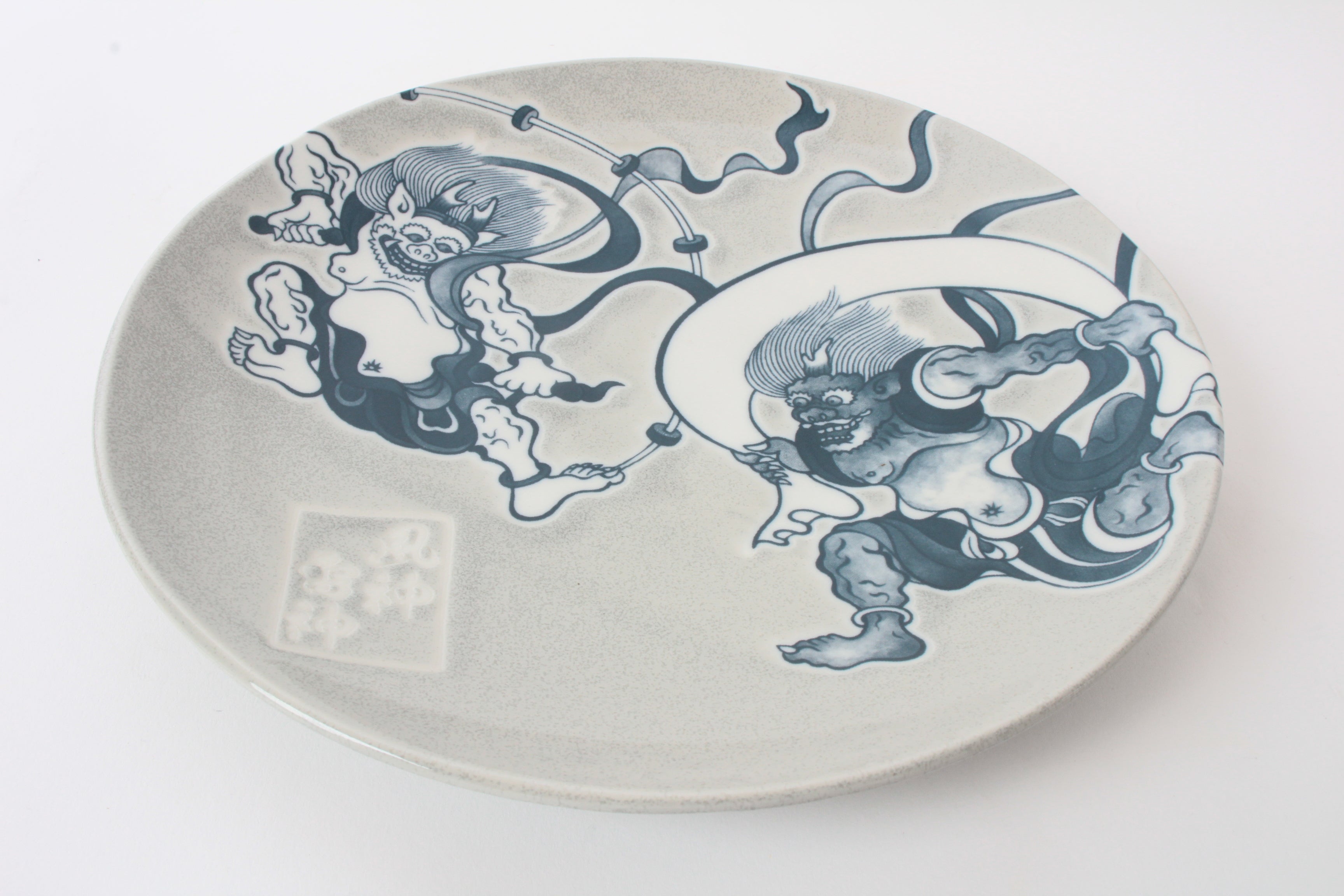 Mino ware Japanese Ceramic 10.1 inch Round Large Plate Gray Wind God and Thunder God made in Japan