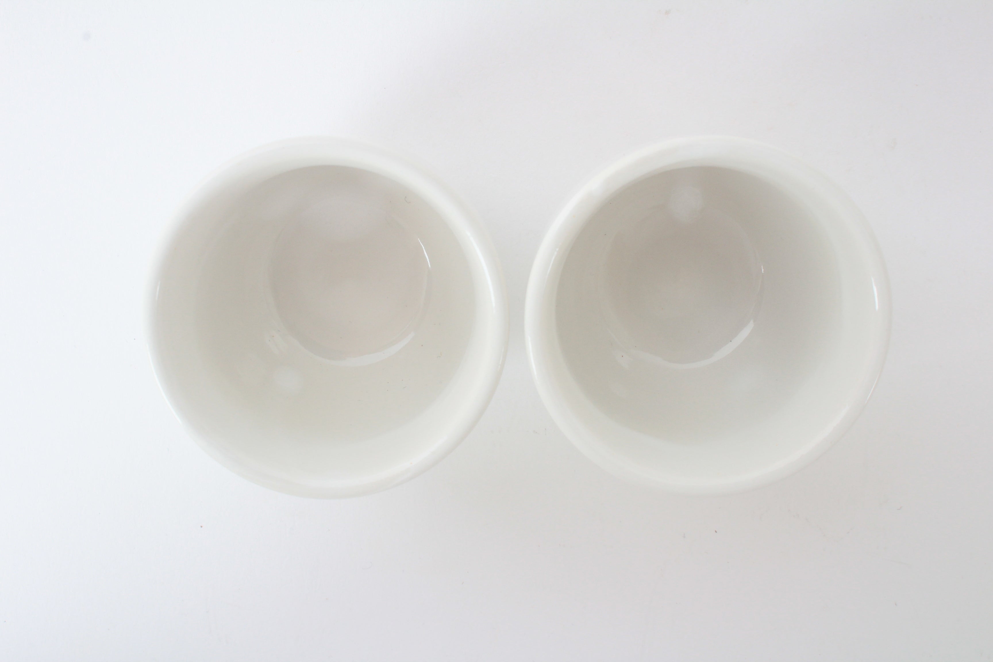 Mino ware Japanese Ceramic Chicken Shape Tokkuri and Sake Cup set White made in Japan